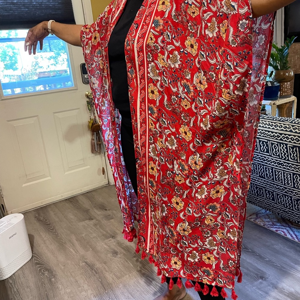 Mid length cotton kimono. Great as a swimsuit coverup, leggings or jeans